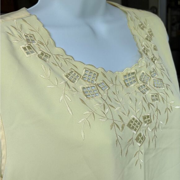 Vintage 1980s Embroidered Bib Collar Cutout Blouse - Pastel Yellow - XL 2X - Picture 2 of 7